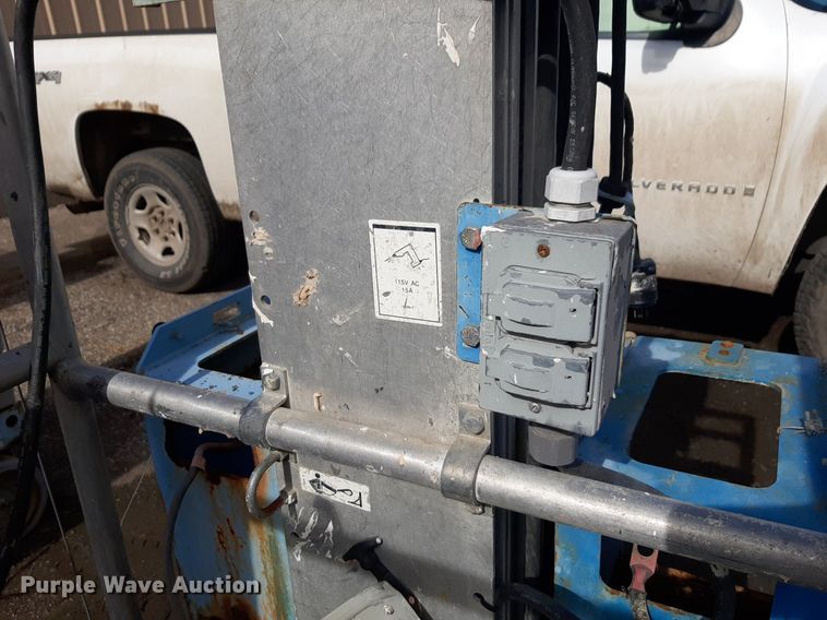 image for item DV9811 (3) Genie Runabout vertical lifts