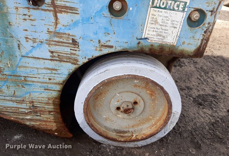 image for item DV9811 (3) Genie Runabout vertical lifts