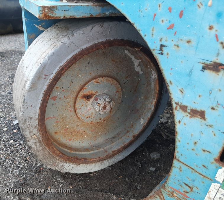 image for item DV9811 (3) Genie Runabout vertical lifts