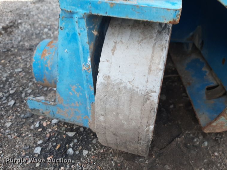 image for item DV9811 (3) Genie Runabout vertical lifts