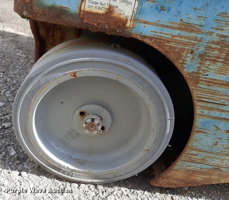 image for item DV9811 (3) Genie Runabout vertical lifts