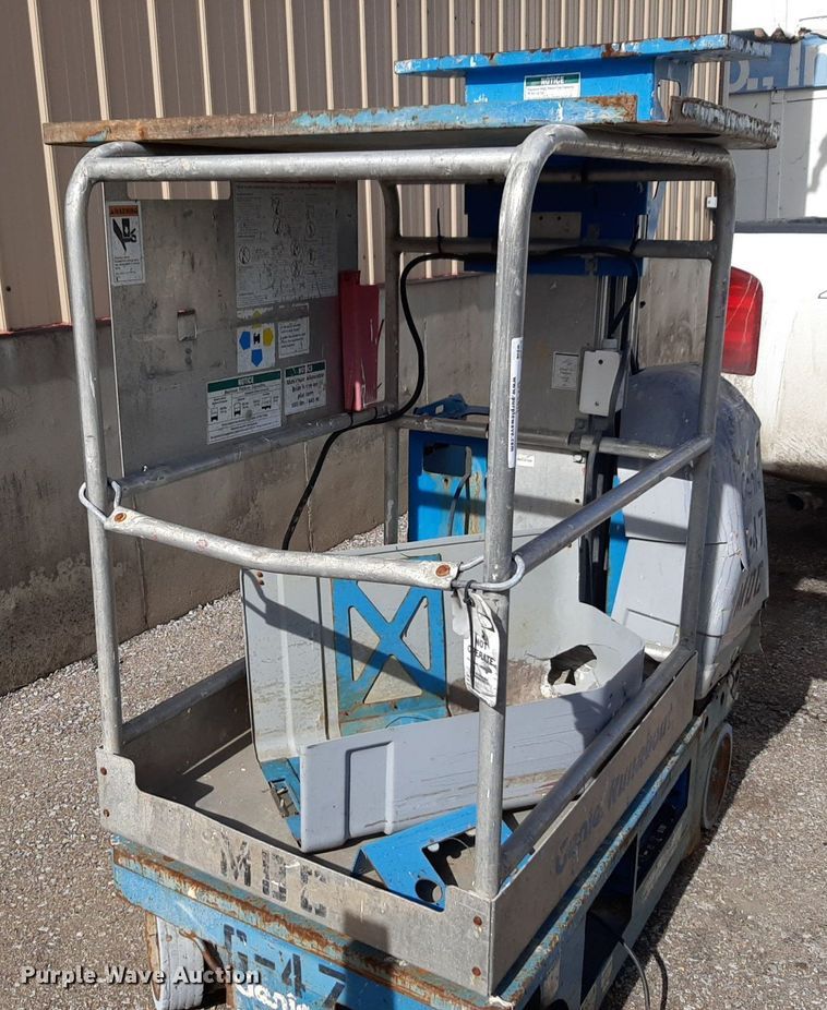 image for item DV9811 (3) Genie Runabout vertical lifts