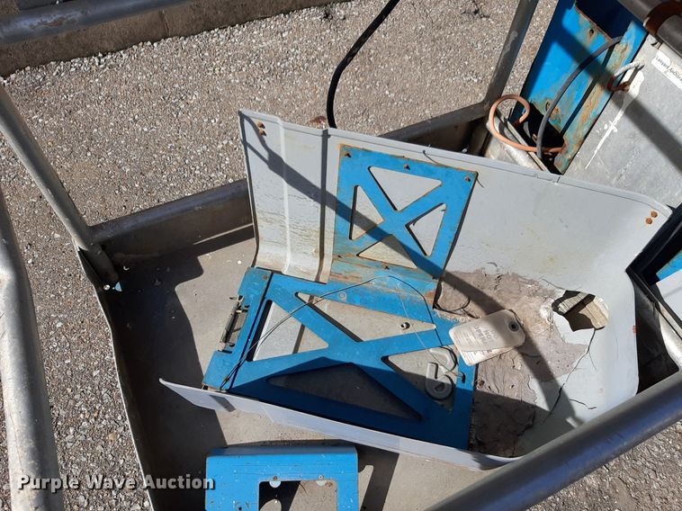 image for item DV9811 (3) Genie Runabout vertical lifts