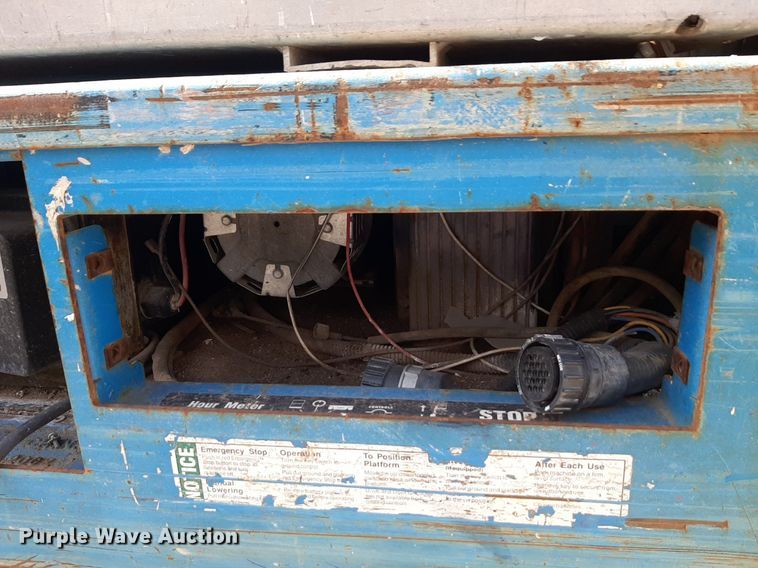 image for item DV9811 (3) Genie Runabout vertical lifts