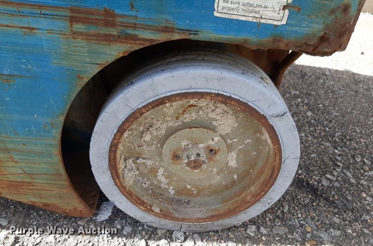 image for item DV9811 (3) Genie Runabout vertical lifts