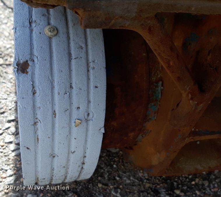 image for item DV9811 (3) Genie Runabout vertical lifts