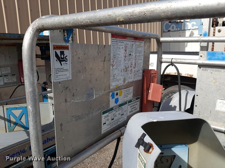 image for item DV9811 (3) Genie Runabout vertical lifts