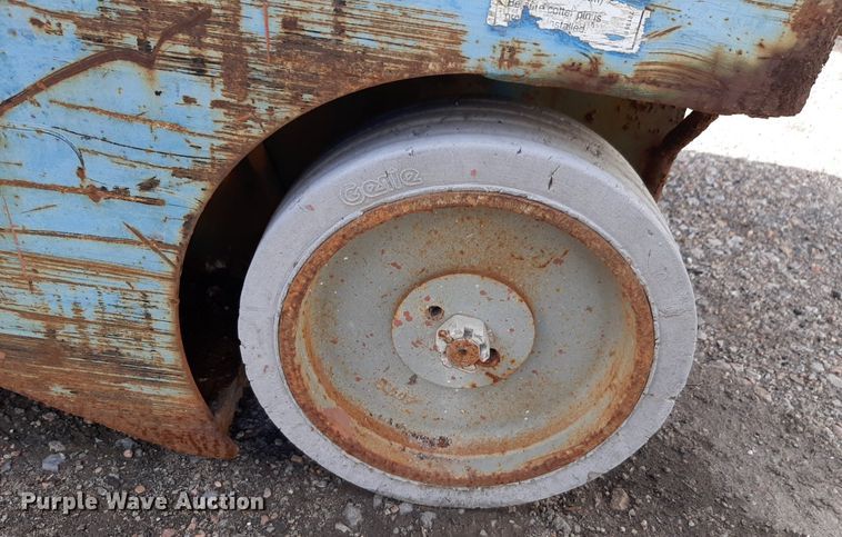 image for item DV9811 (3) Genie Runabout vertical lifts