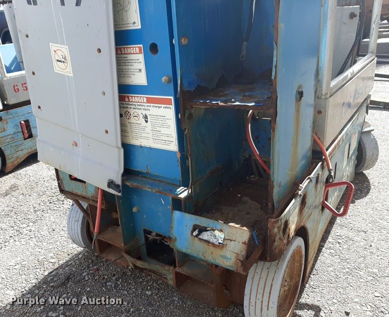 image for item DV9811 (3) Genie Runabout vertical lifts