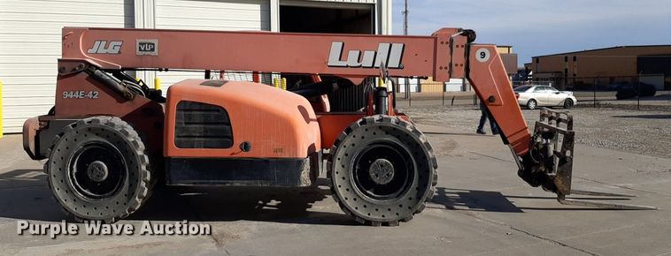 image for item DV9813 Lull 944E-42 telehandler