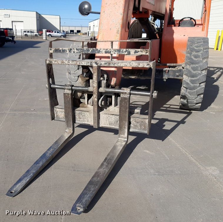 image for item DV9813 Lull 944E-42 telehandler