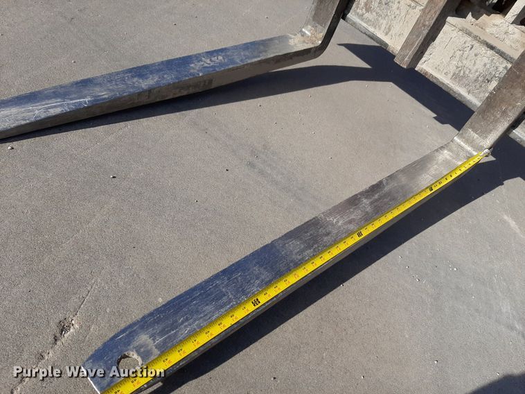 image for item DV9813 Lull 944E-42 telehandler