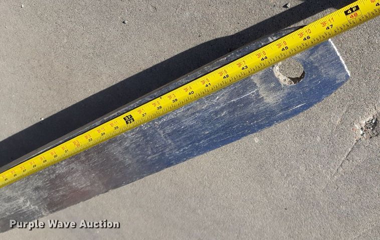 image for item DV9813 Lull 944E-42 telehandler