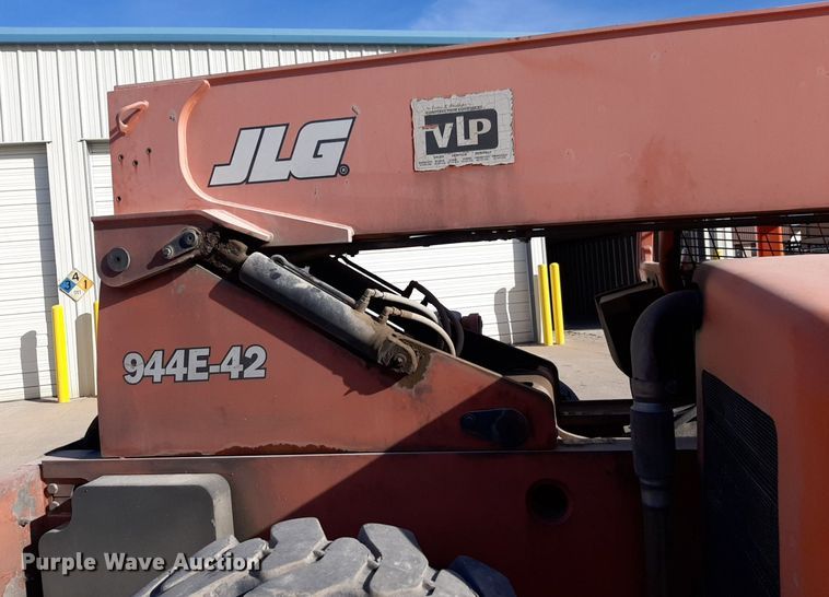 image for item DV9813 Lull 944E-42 telehandler