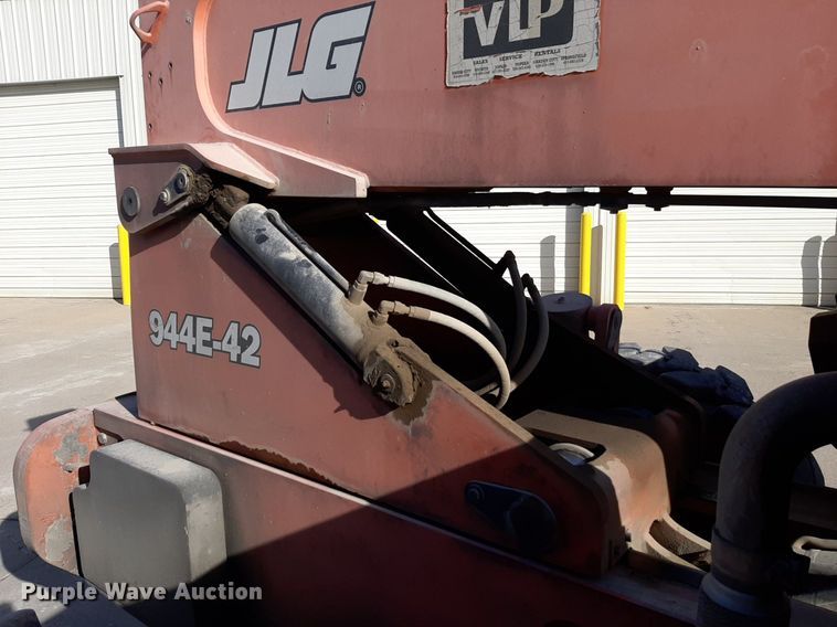 image for item DV9813 Lull 944E-42 telehandler