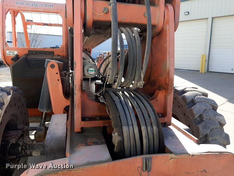 image for item DV9813 Lull 944E-42 telehandler