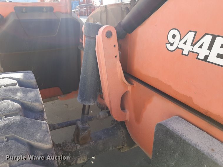 image for item DV9813 Lull 944E-42 telehandler