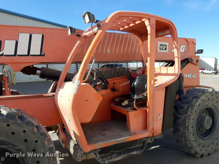 image for item DV9813 Lull 944E-42 telehandler