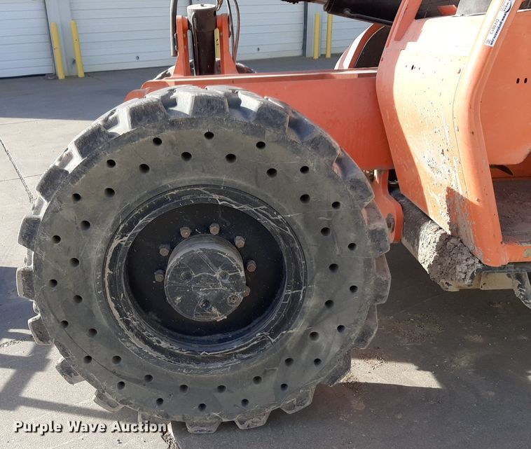 image for item DV9813 Lull 944E-42 telehandler