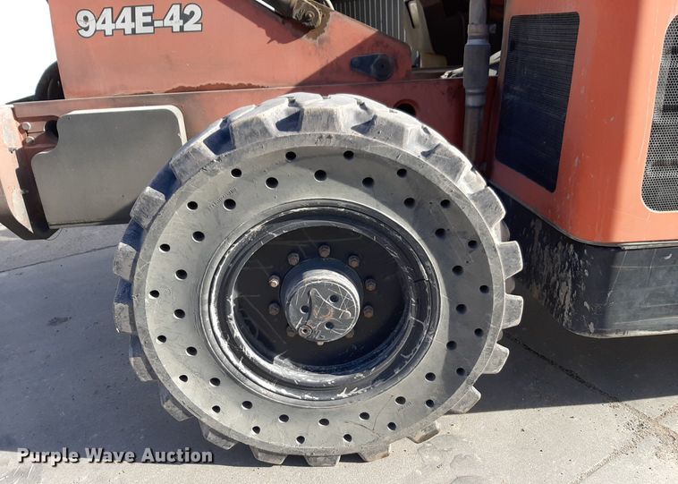 image for item DV9813 Lull 944E-42 telehandler