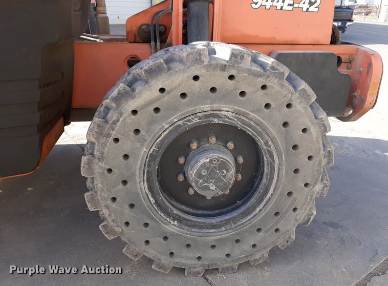 image for item DV9813 Lull 944E-42 telehandler