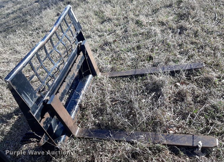 image for item DV9820 Skid steer forks