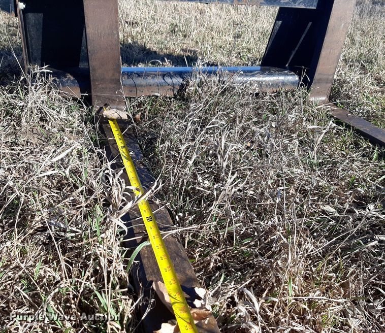 image for item DV9820 Skid steer forks