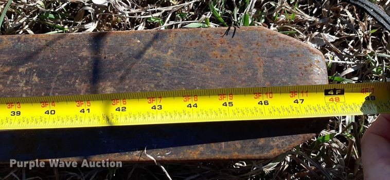 image for item DV9820 Skid steer forks