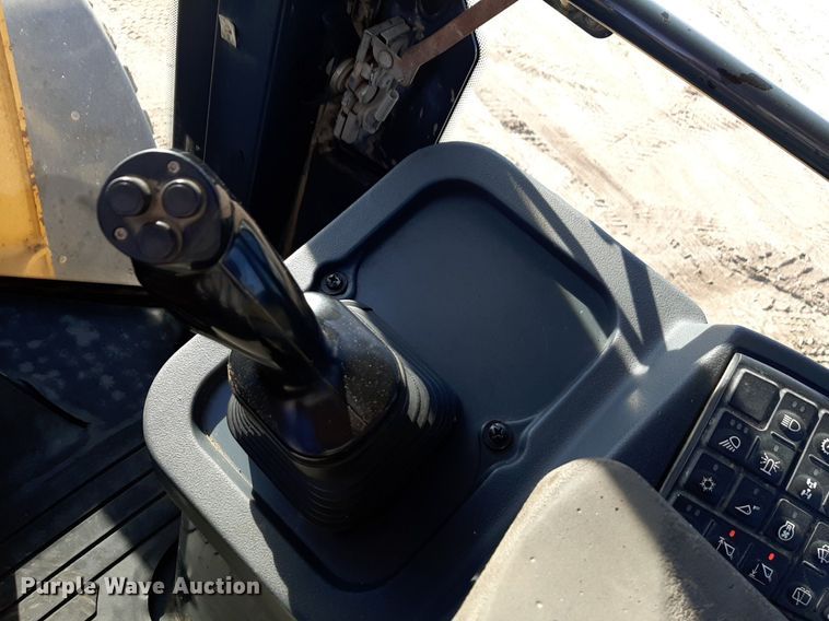 image for item DV9843 2007 John Deere 624J wheel loader