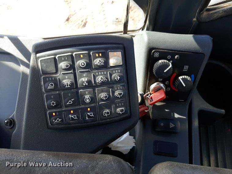 image for item DV9843 2007 John Deere 624J wheel loader