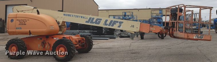 image for item DV9854 1999 JLG 600S boom lift