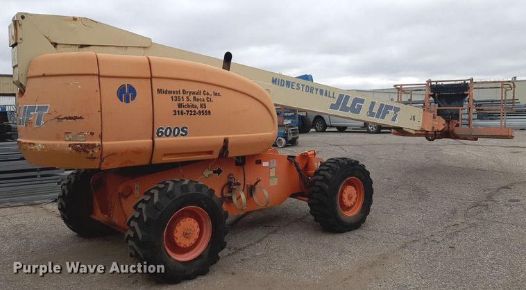 image for item DV9854 1999 JLG 600S boom lift