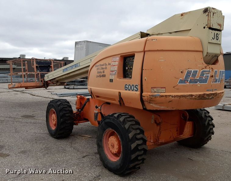 image for item DV9854 1999 JLG 600S boom lift