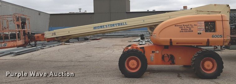 image for item DV9854 1999 JLG 600S boom lift