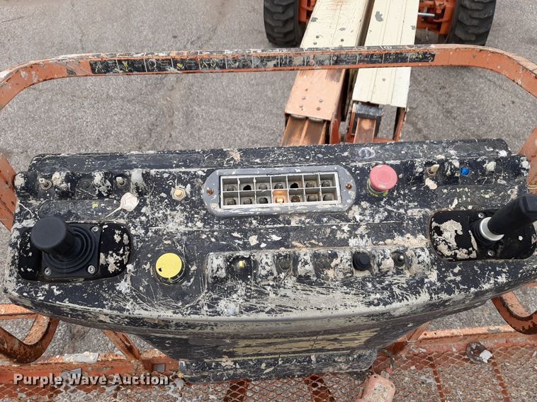 image for item DV9854 1999 JLG 600S boom lift