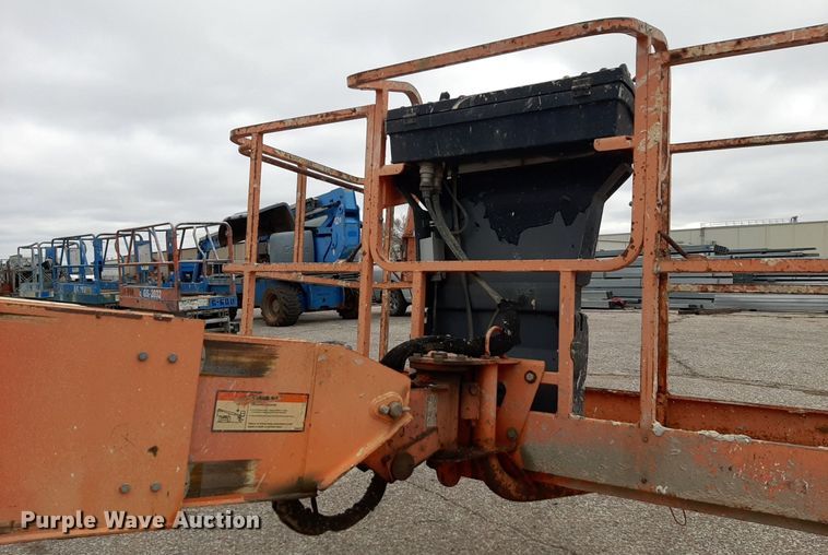 image for item DV9854 1999 JLG 600S boom lift