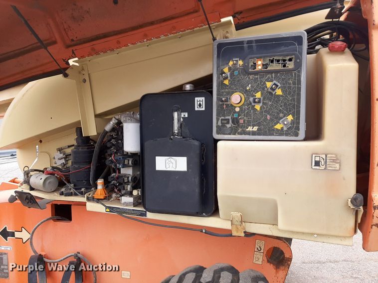image for item DV9854 1999 JLG 600S boom lift