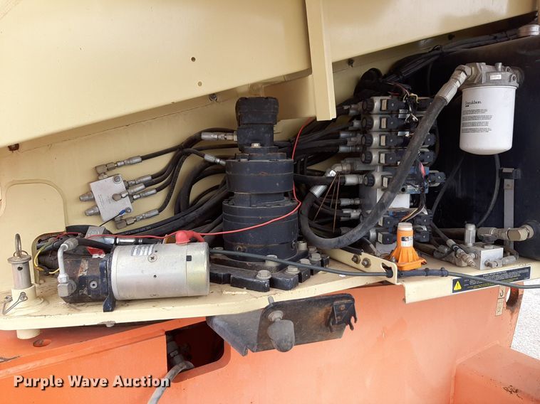 image for item DV9854 1999 JLG 600S boom lift