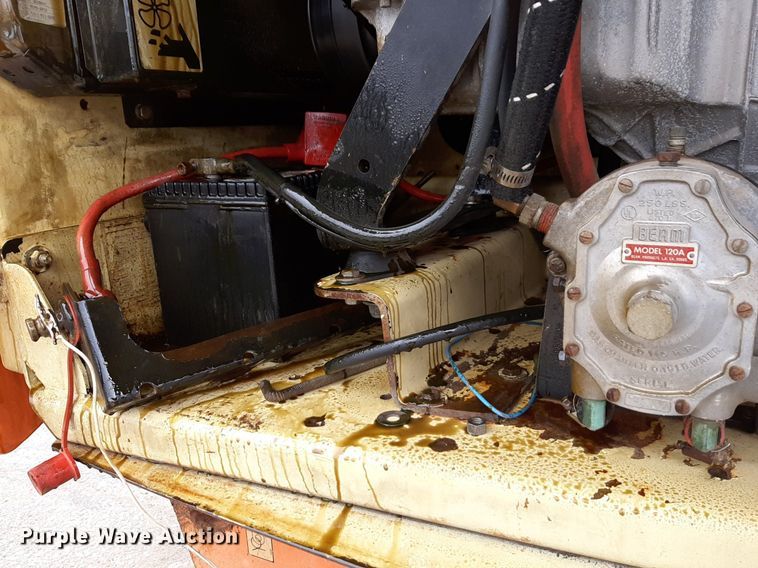 image for item DV9854 1999 JLG 600S boom lift