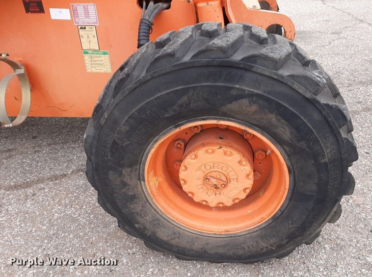 image for item DV9854 1999 JLG 600S boom lift