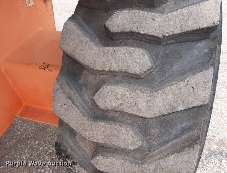 image for item DV9854 1999 JLG 600S boom lift