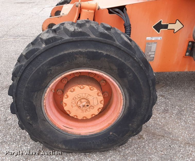 image for item DV9854 1999 JLG 600S boom lift