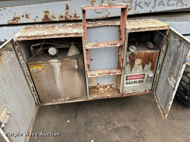 image for item DV9855 Skyjack  SJ8841  scissor lift