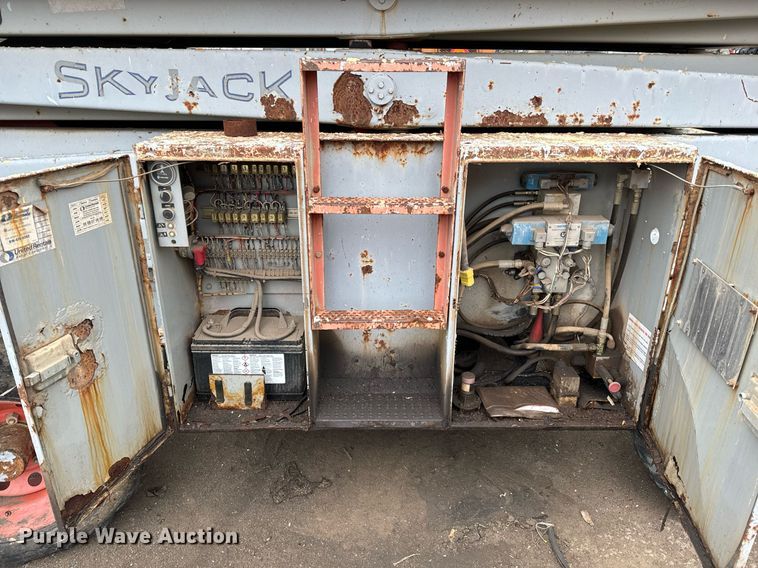 image for item DV9855 Skyjack  SJ8841  scissor lift