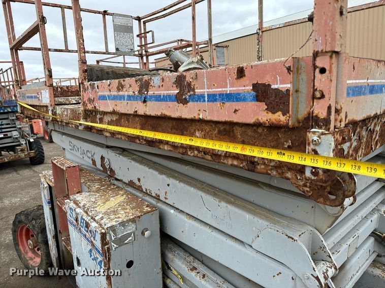 image for item DV9855 Skyjack  SJ8841  scissor lift