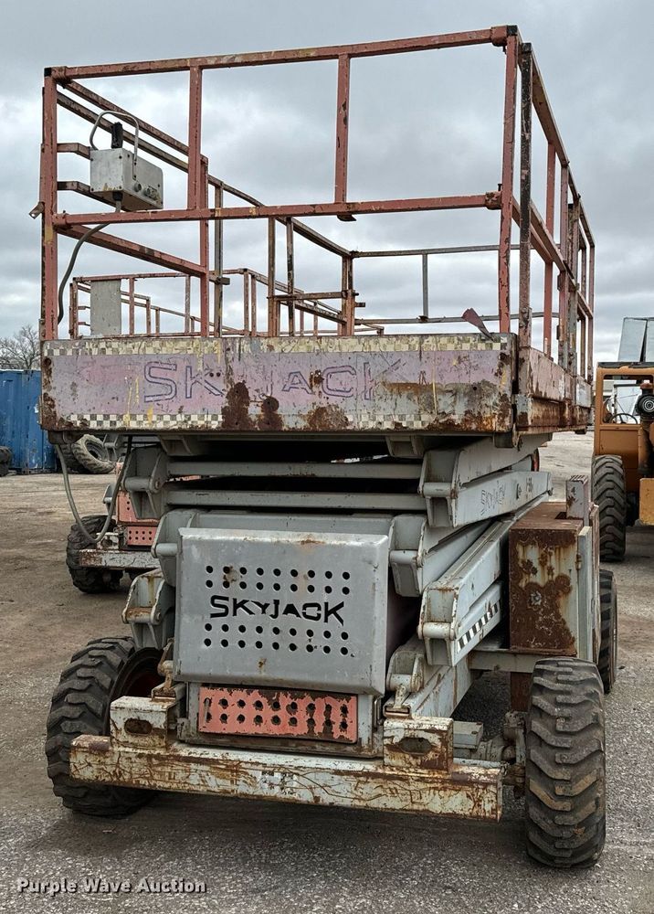 image for item DV9856 Skyjack SJ8841 scissor lift