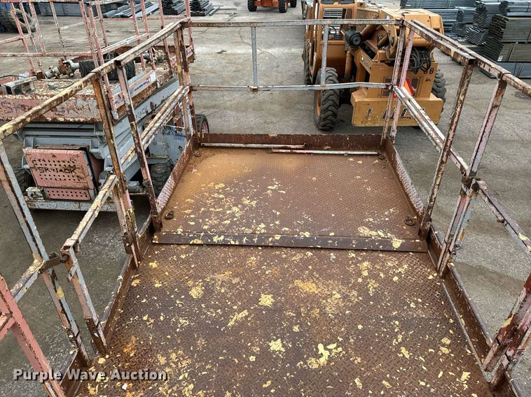 image for item DV9856 Skyjack SJ8841 scissor lift