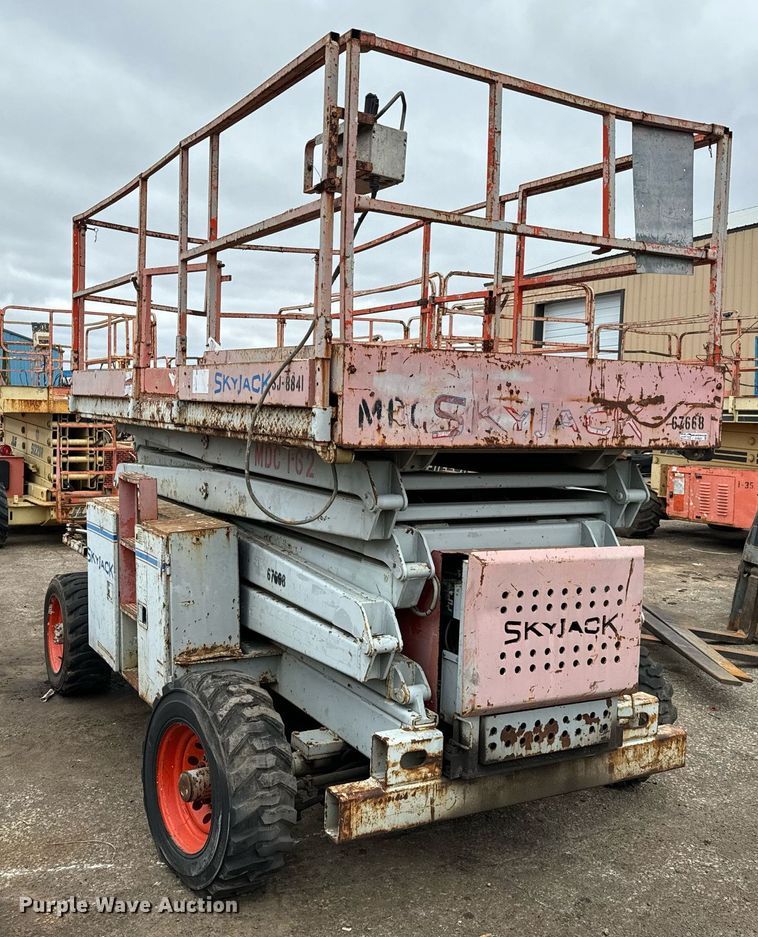 image for item DV9857 Skyjack SJ8841 scissor lift