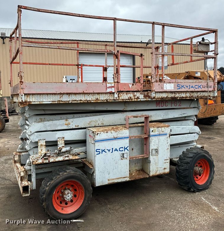 image for item DV9857 Skyjack SJ8841 scissor lift