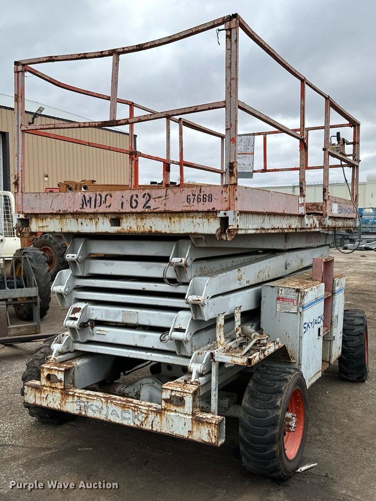 image for item DV9857 Skyjack SJ8841 scissor lift